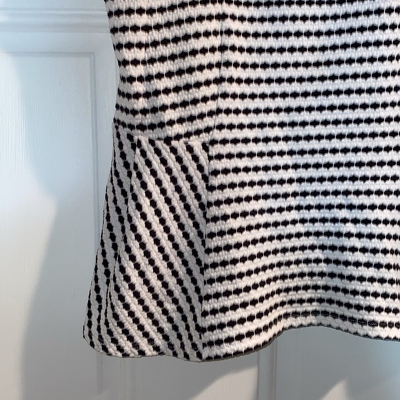 Anthropologie Black/White peplum short-sleeve top. Size Large - Picture 4 of 6